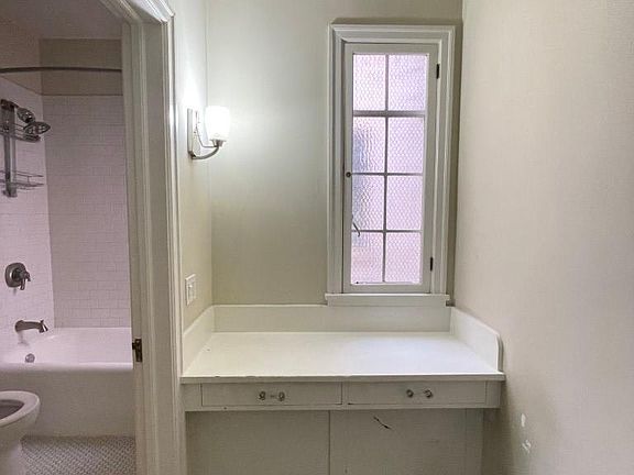 5th image of 1349 N Hill Ave APT 6