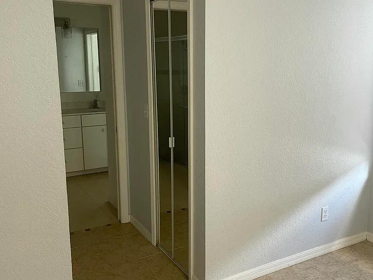 435 SW Lakota Ave — Photo 6