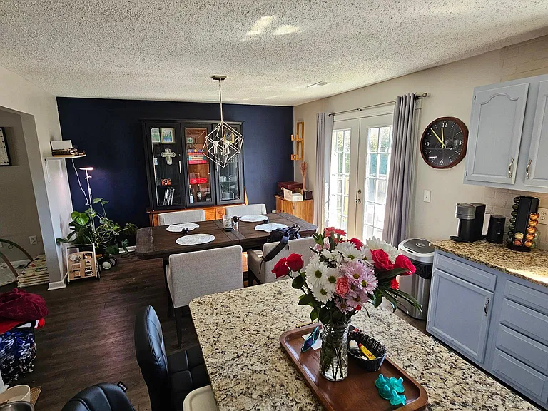 4 Weddington Ct — Photo 2