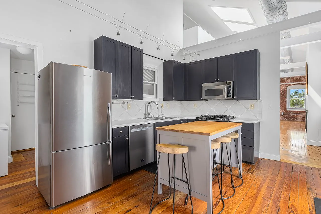 1 bed, 1375 sqft, $3,000 — Photo 2