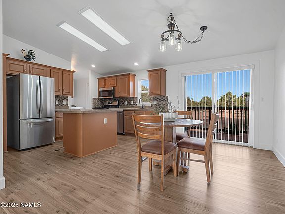3rd image of 2705 W Honeysuckle Rd