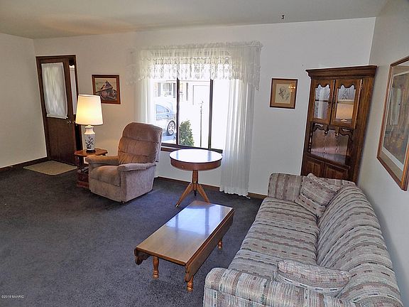 3rd image of 95 Old Mill Dr Unit 3