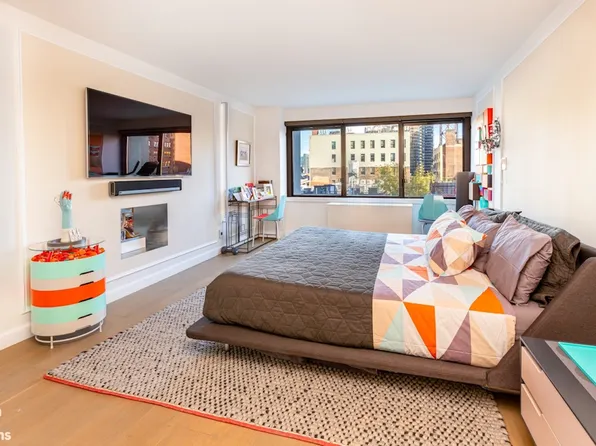 300 East 59th Street image 4 of 12