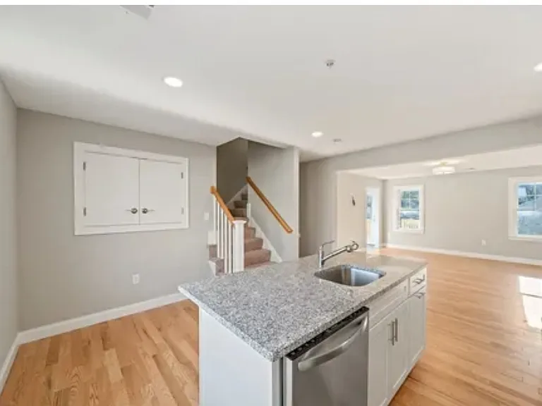 55 Plymouth St #J35 — Photo 3