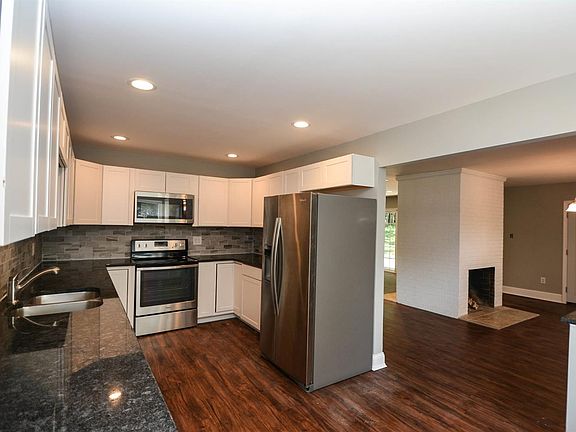 3rd image of 9668 Beech Dr