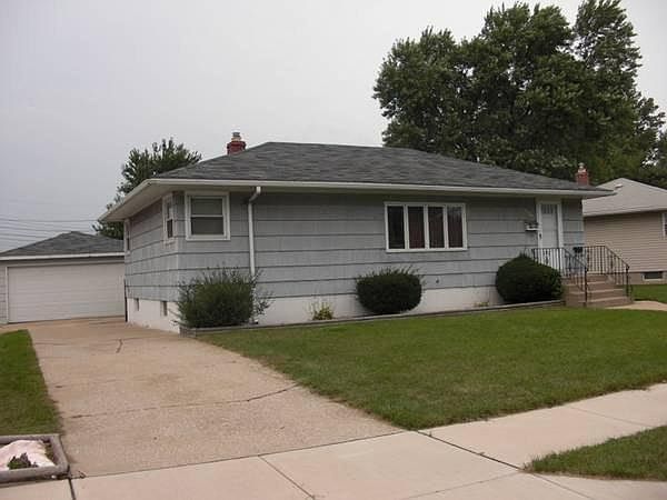 3 Bedroom Home - Very Nice - Great Location