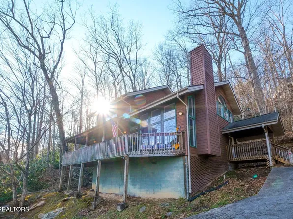 1580 Zermatt Dr, Gatlinburg, TN 37738