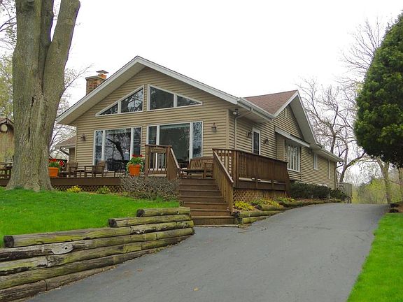 2nd image of 550 Lac La Belle Dr