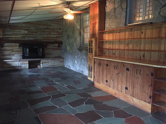 Entry room, side entry