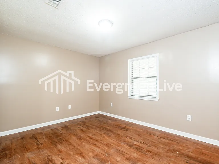438 Terri Ln — Photo 8
