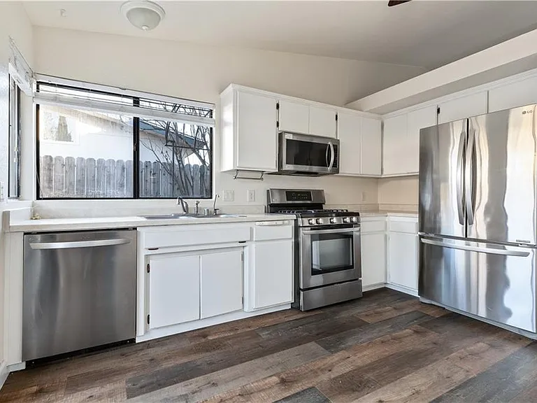 223 Oak Meadow Ln — Photo 8