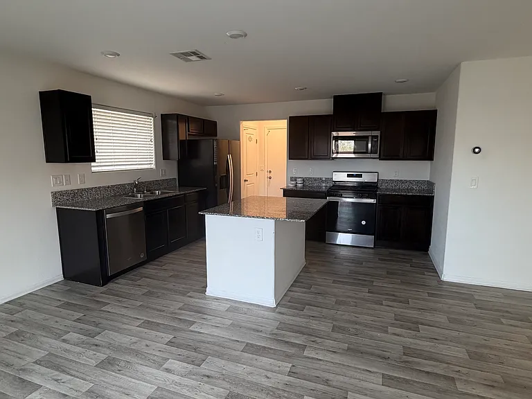 5622 Golden Orchard St — Photo 2