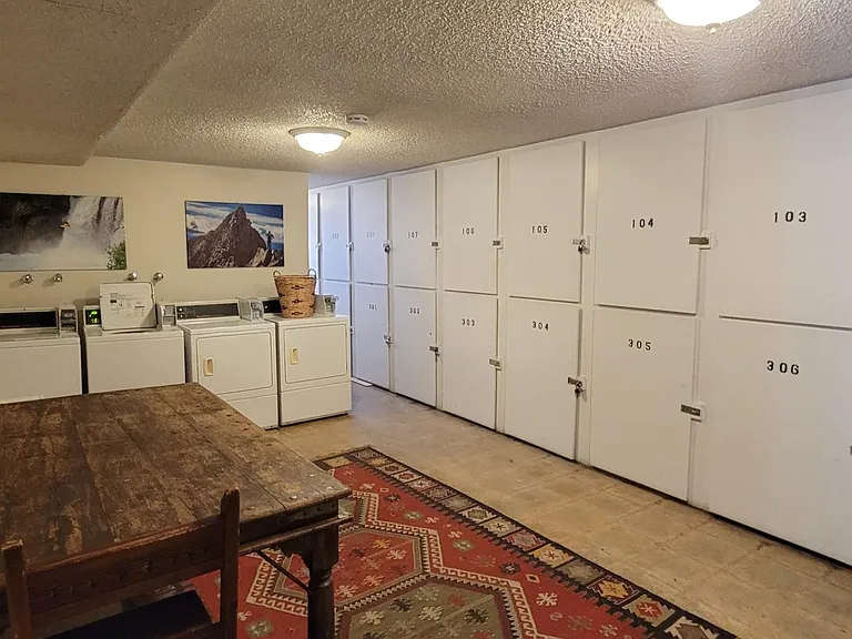 140 S Ogden St — Photo 42
