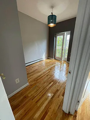 Rented by Aron Fried, LREB | media 4