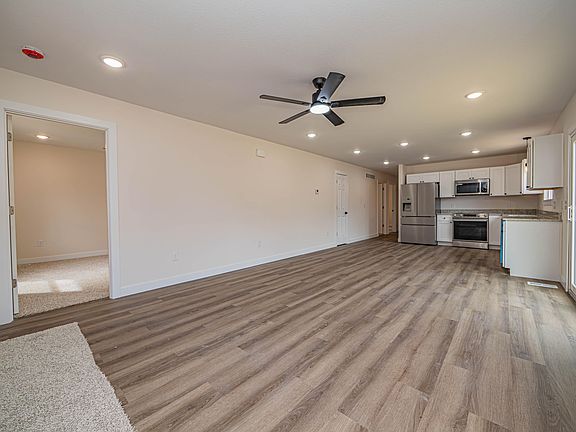 5th image of 823 Myra St