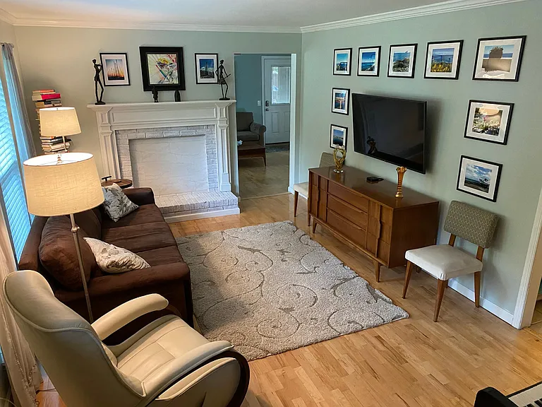 217 Pebble Glen Dr — Photo 3