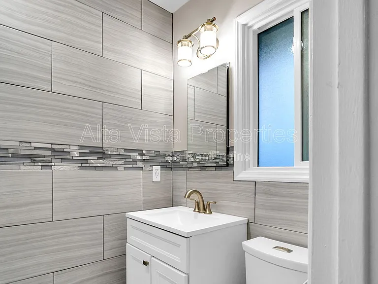 120 Green Ave — Photo 19