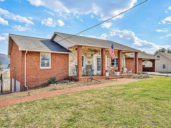 2nd image of 4043 Mockingbird Hill Rd