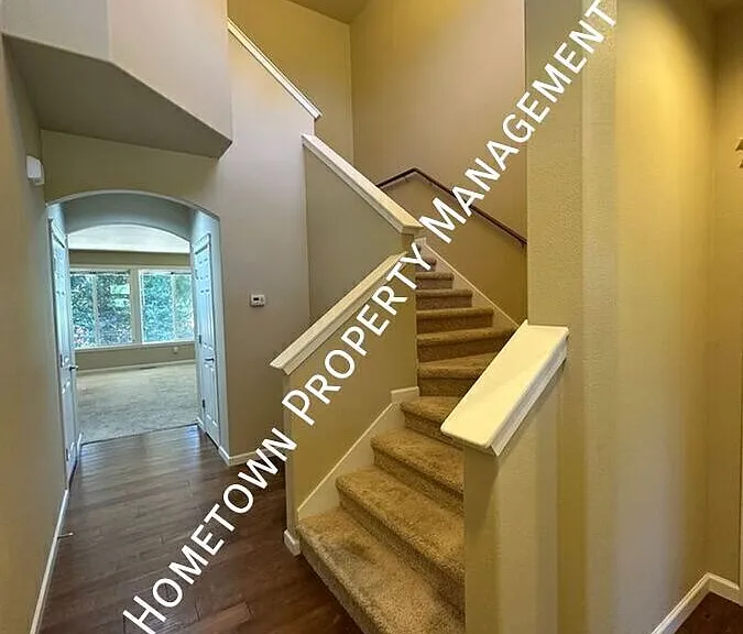 4241 Dudley Dr NE — Photo 8
