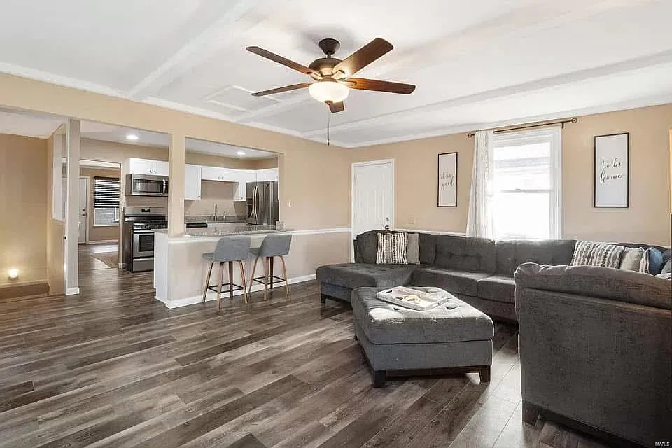 3 bed, 1300 sqft, $2,400 — Photo 3