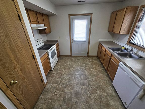 Kitchen: