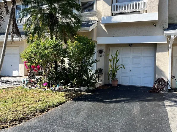 2043 Discovery Circle, Deerfield Beach, FL 33442