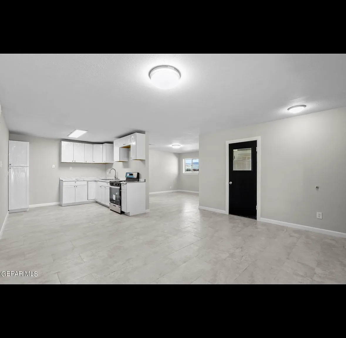 4 bed, 1372 sqft, $2,000 — Photo 2