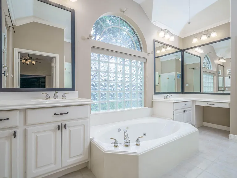 5415 Emerald Brk — Photo 31