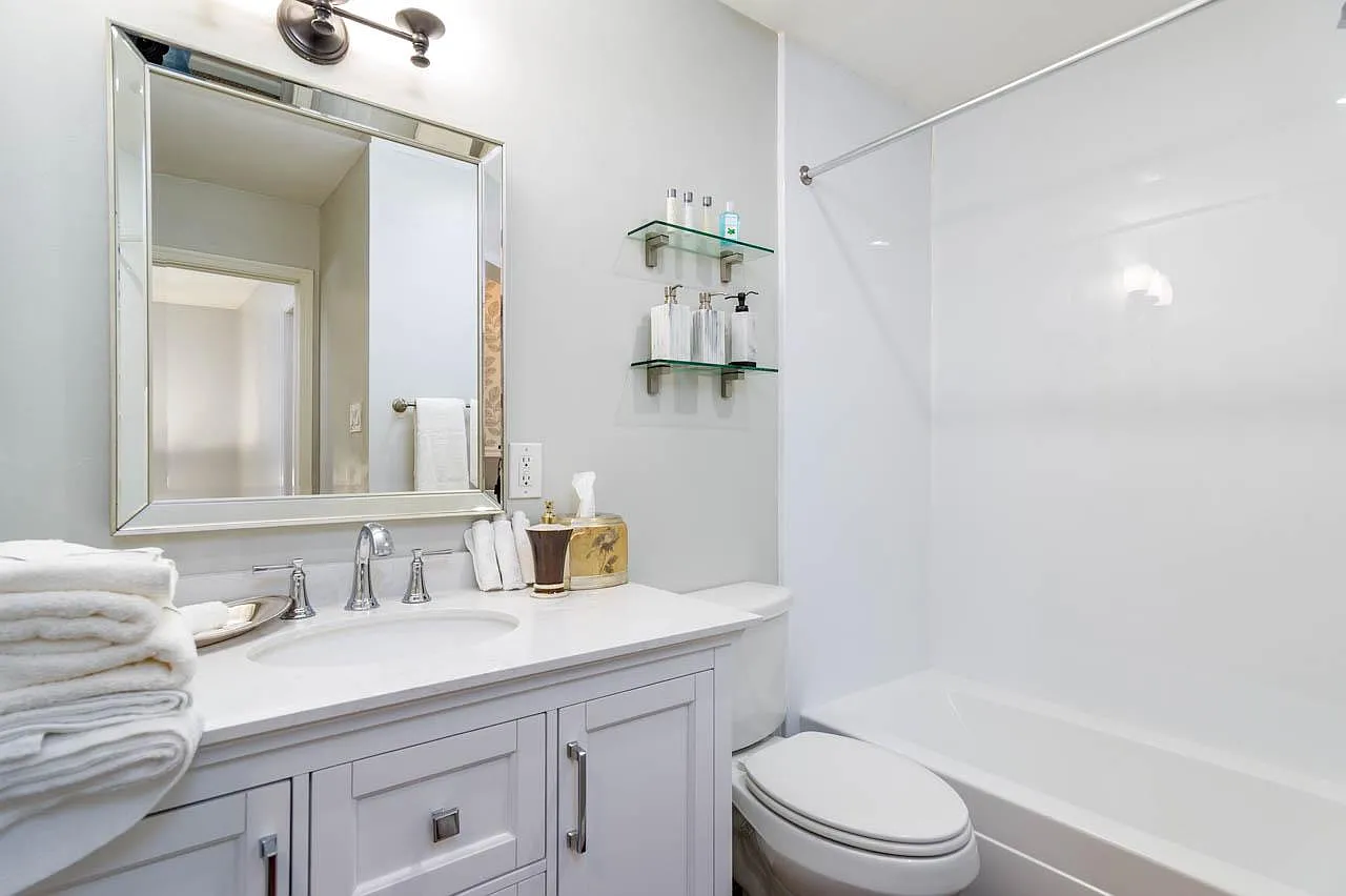2 bed, 2.5 bath, 1220 sqft, $1,890 — Photo 4