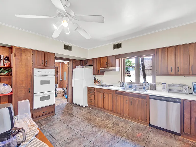 919 Foster St — Photo 12