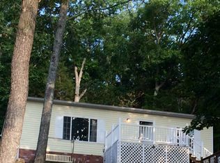 586 Shawnee Dr, Jacksboro, TN 37757