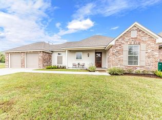 105 Springwater Dr, Broussard, LA 70518