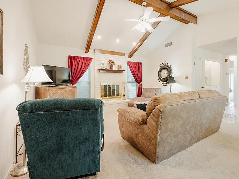 6424 Amber Dr — Photo 3