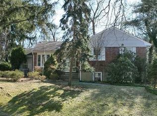 77 Oak Hill Dr, East Norwich, NY
