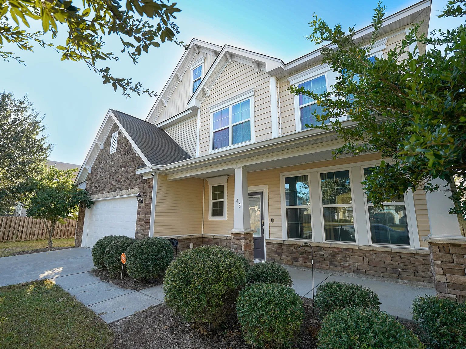 4 bed, 2.5 bath, 2311 sqft, $2,500 — Photo 4