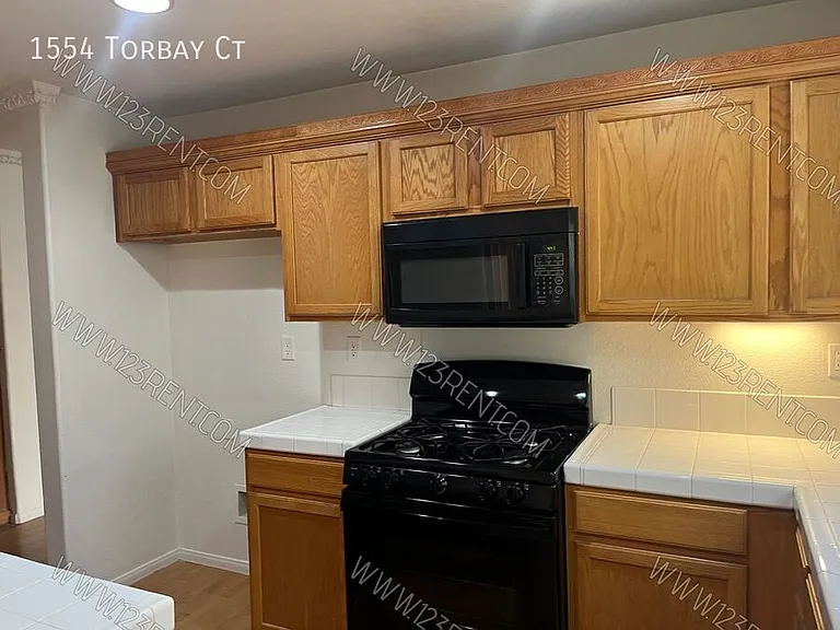 1554 Torbay Ct — Photo 6