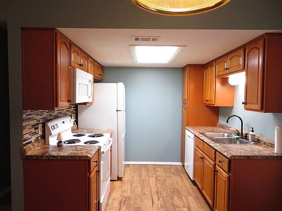 5th image of 8734 Glen Meadow Ln