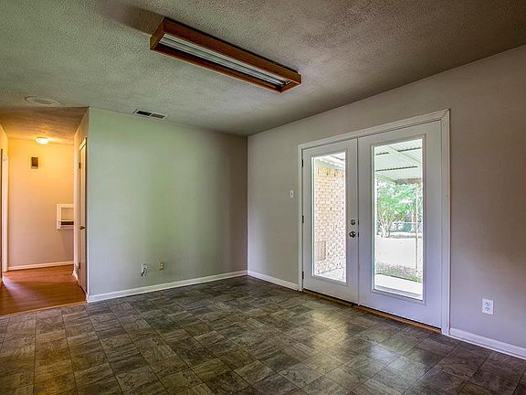 3rd image of 1521 Lee St