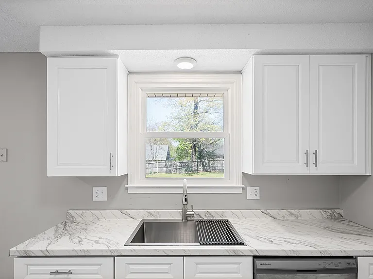 931 Poppy Dr — Photo 12