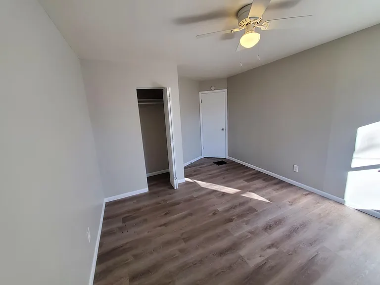 BEDROOM 2

10.5FT X 10.5FT