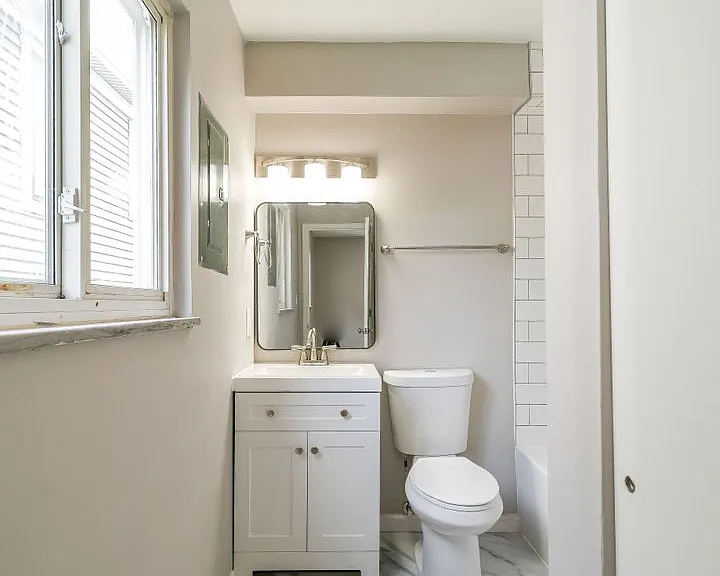 1075 Oak St — Photo 36