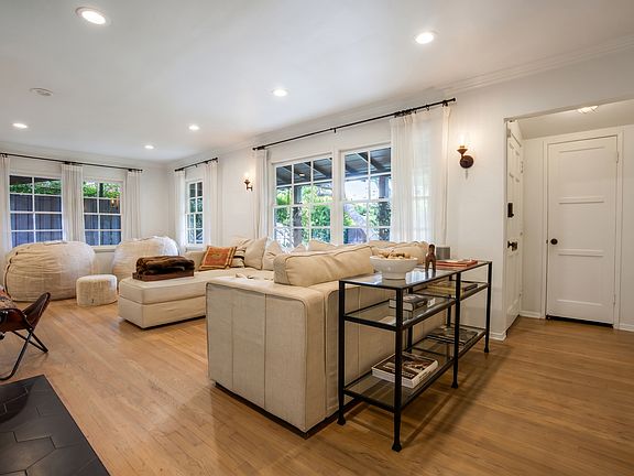 5th image of 5438 Ventura Canyon Ave