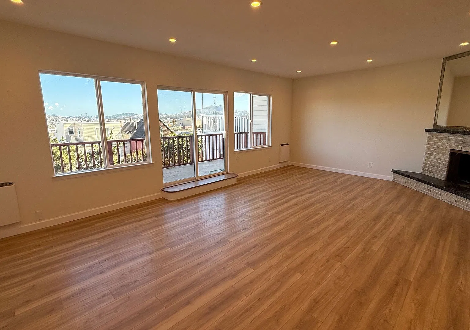 Epic REA - Spacious Home with Views 3 BR/2.5 BA w/Parking — Photo 2