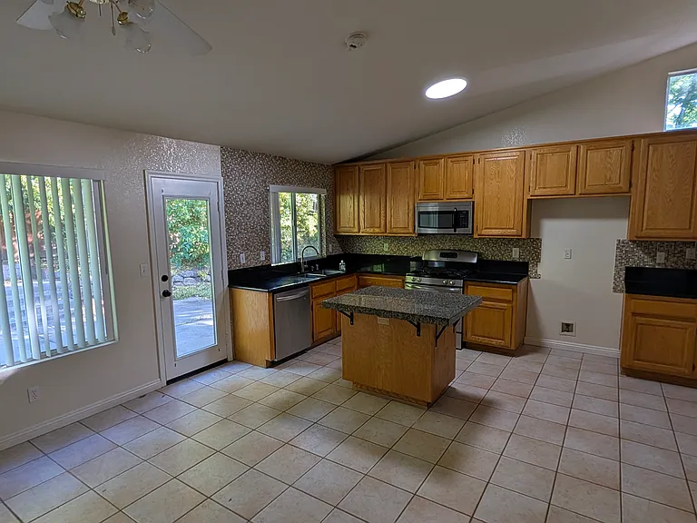 4717 Durham Ct — Photo 7