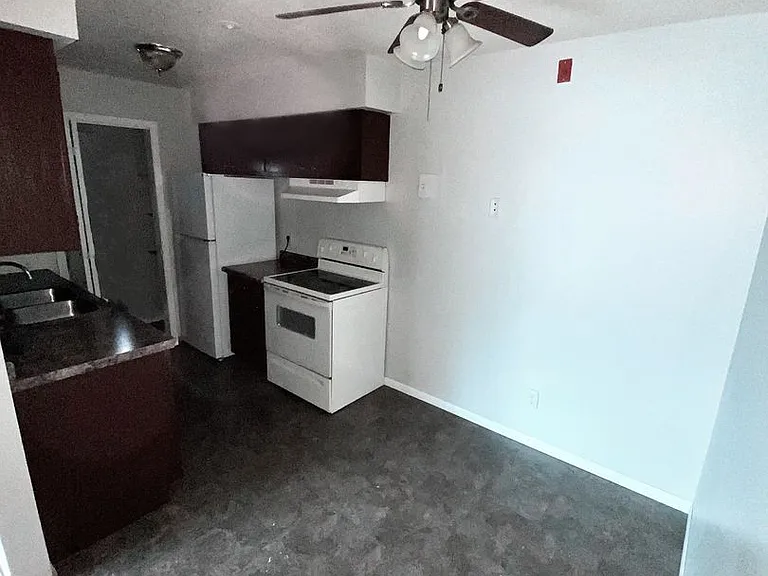 4601 Independence Ave N — Photo 8