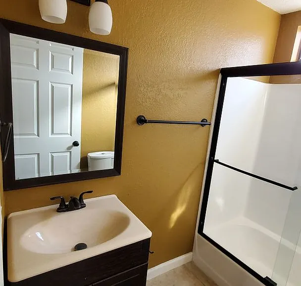 10037 Samoa Ave — Photo 8