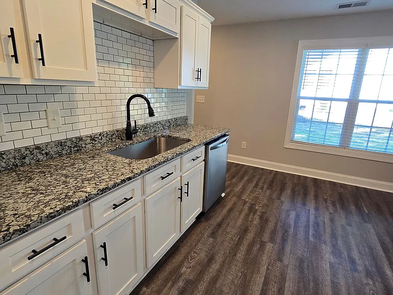 404 S Rose Ave — Photo 12
