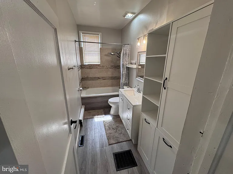 222 Townsend Ave — Photo 9