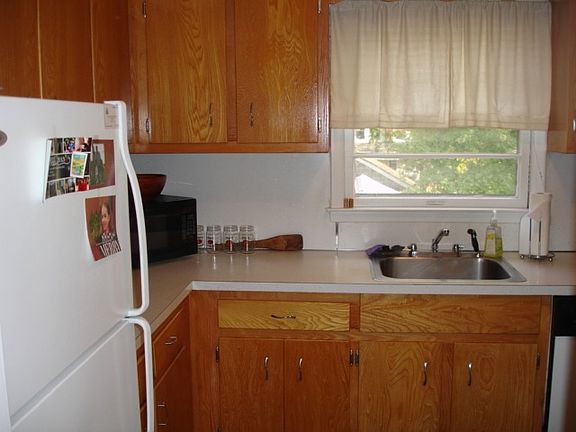 3rd image of 32 Barnett St APT D21