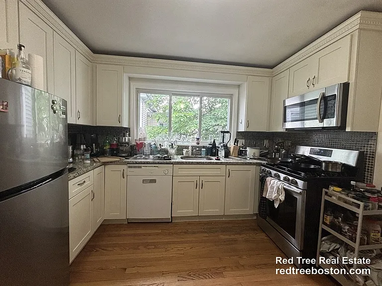 375 Prospect St — Photo 2